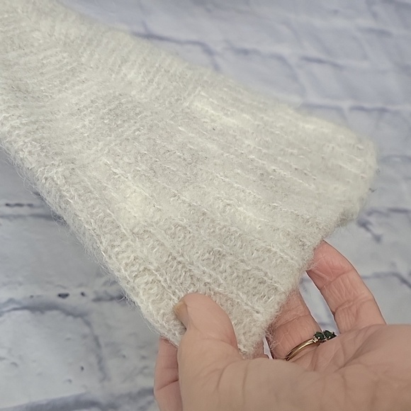 FREE PEOPLE Light Gray Part Alpaca and Mohair Lightweight Sweater XS Ru… - Picture 4 of 8